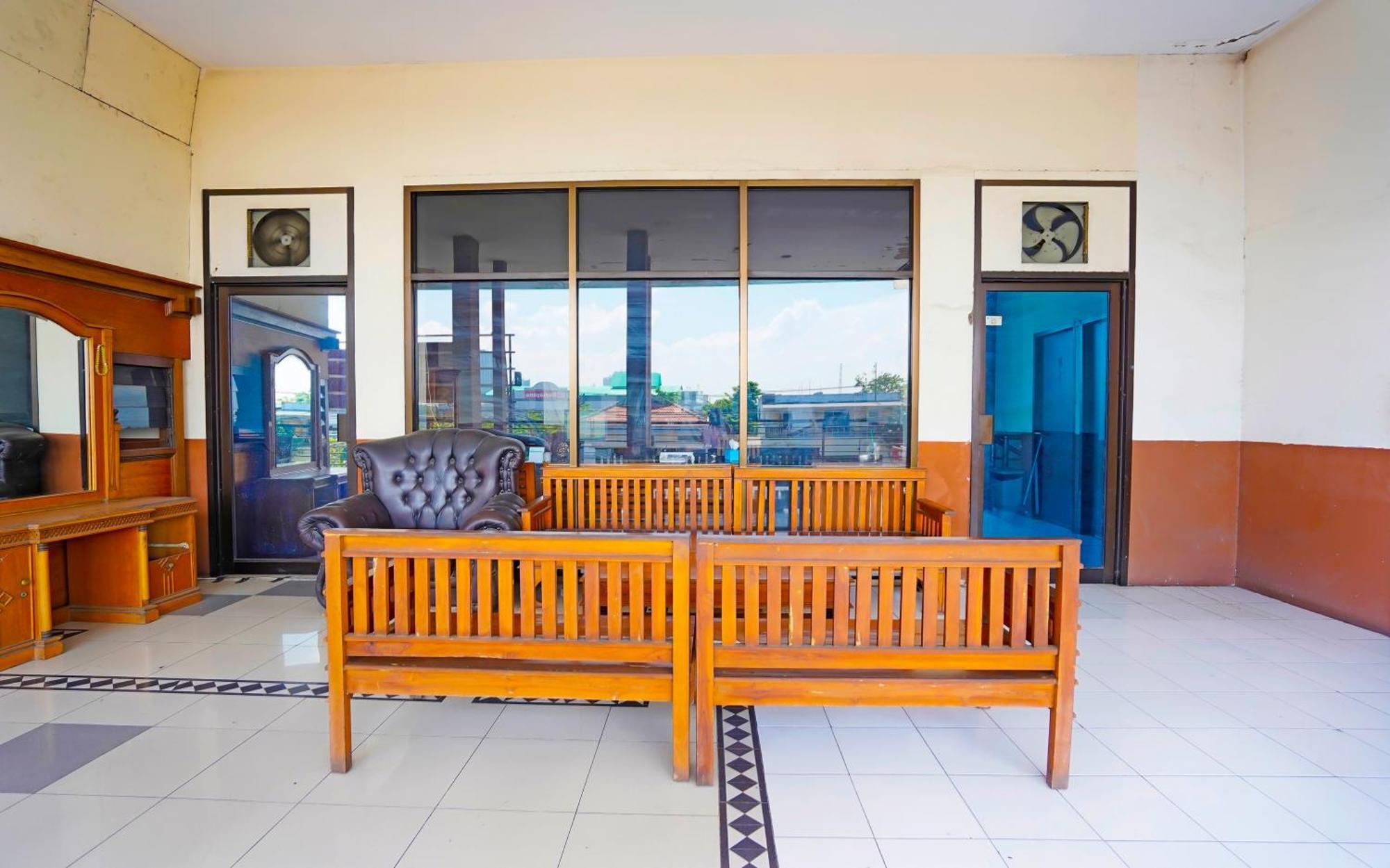 Oyo 91415 De Wijaya Hotel Sidoarjo Eksteriør bilde