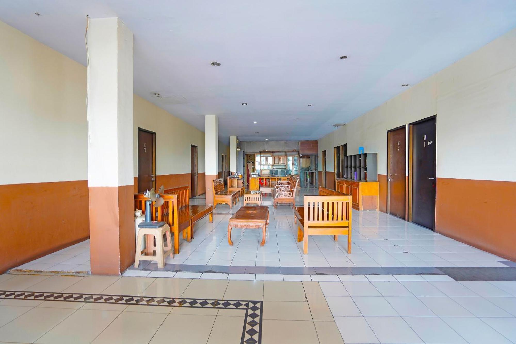 Oyo 91415 De Wijaya Hotel Sidoarjo Eksteriør bilde